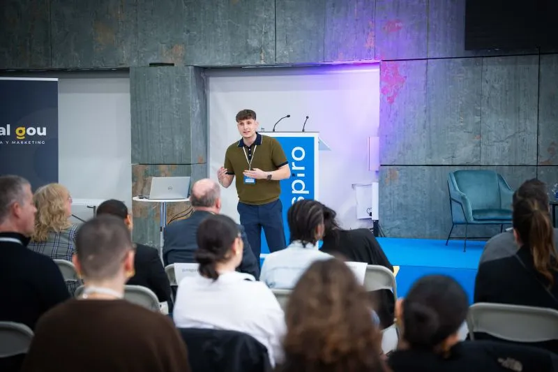 Ponencia de IA para empresas en Inspiro 2026, en Expourense, con la sala llena