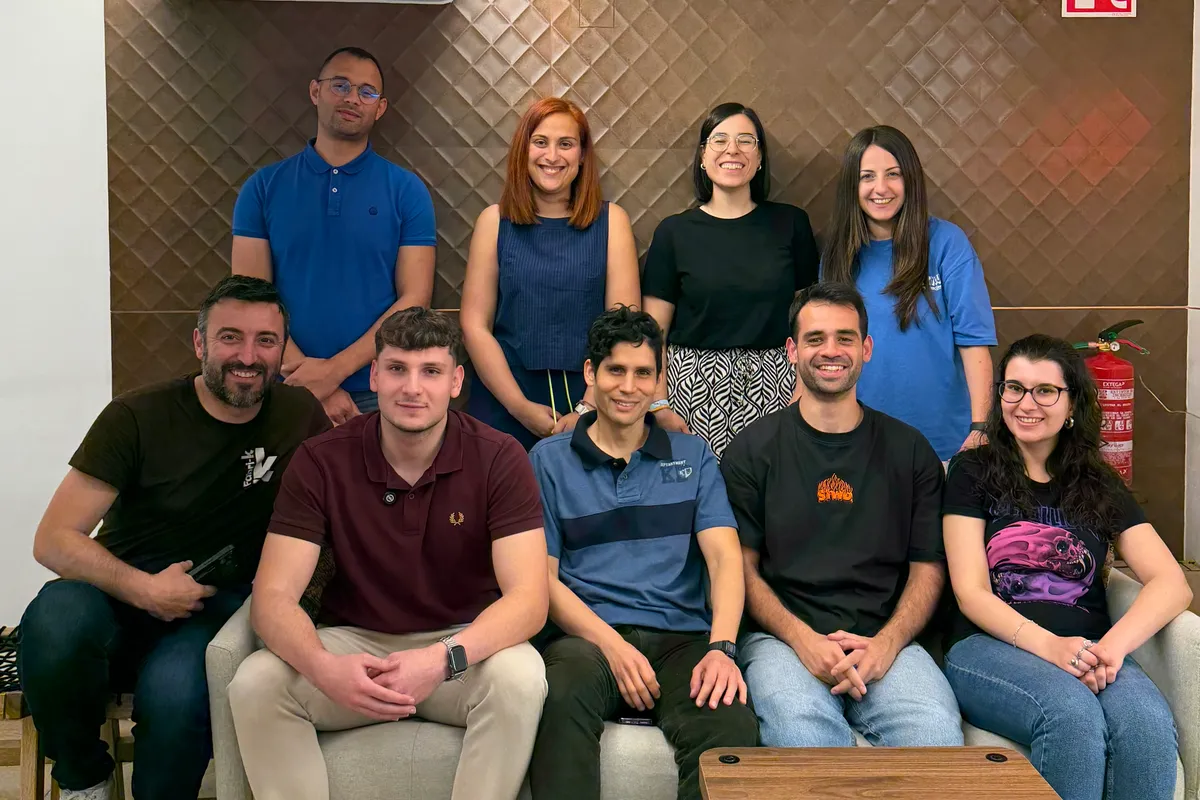 Los equipos de Mobify y SOC Comunicación después de su acompañamiento en IA